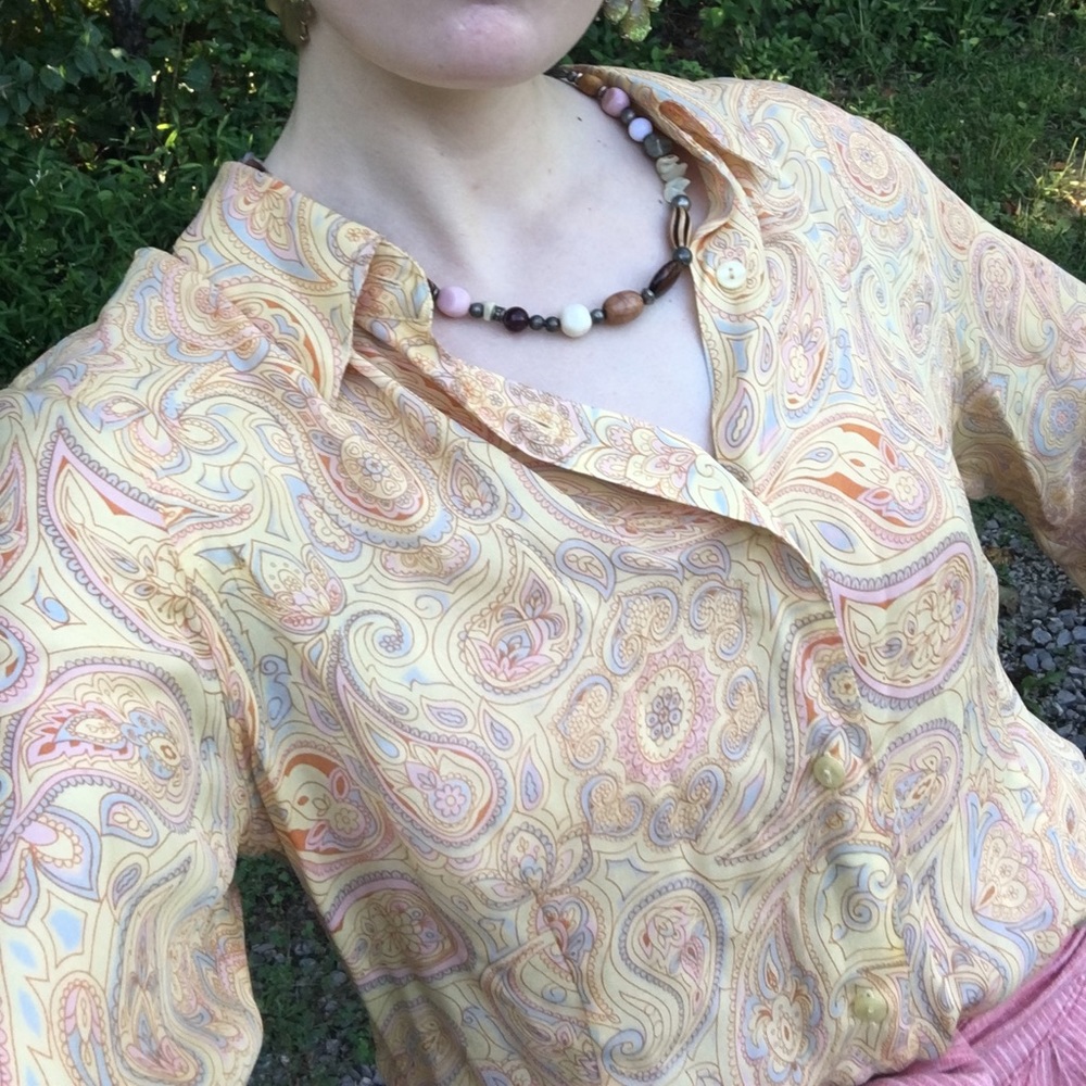 ☀️ Jaclyn Smith Pastel Paisley Button Up